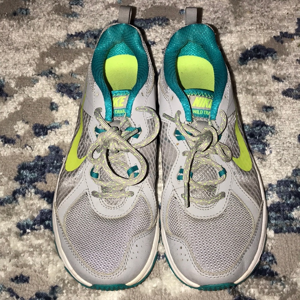 Women’s Nike shoes size 7.5
